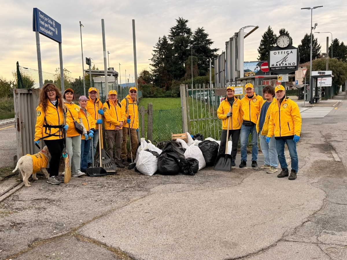 Vicenza, raccolta rifiuti in Viale Anconetta durante la Domenica Ecologica
