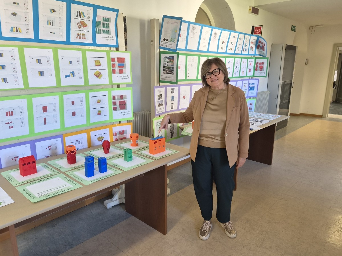 Due classi di Portogruaro progettano 12 ecocestini in scala