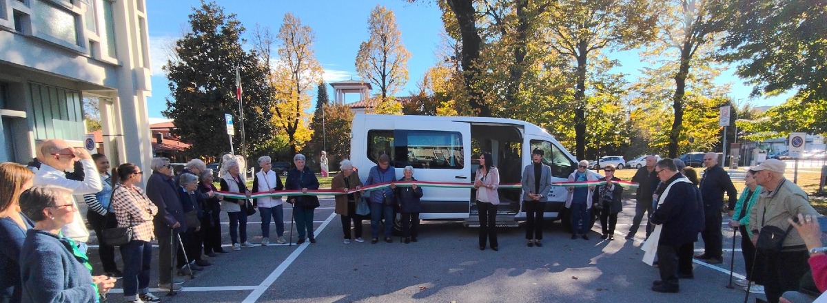 Fiume Veneto, nuovo pulmino per anziani e persone con difficoltà motorie
