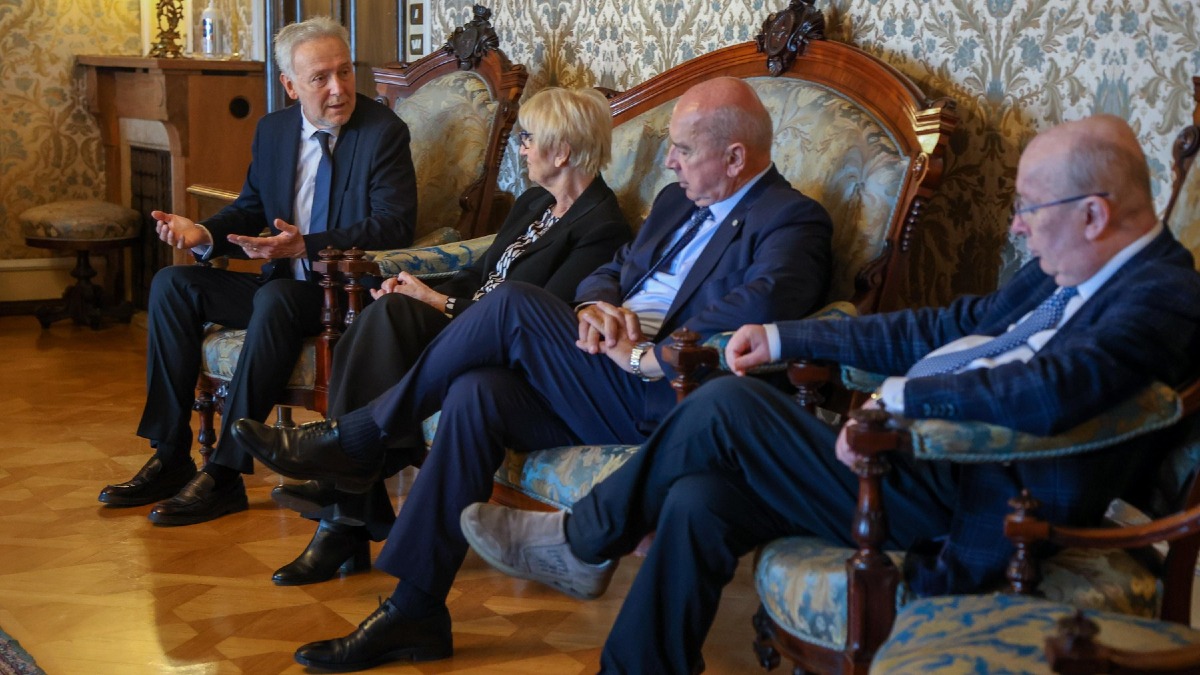 Trieste, medaglia bronzea della città ad Anvolt per l’attività con i pazienti oncologici