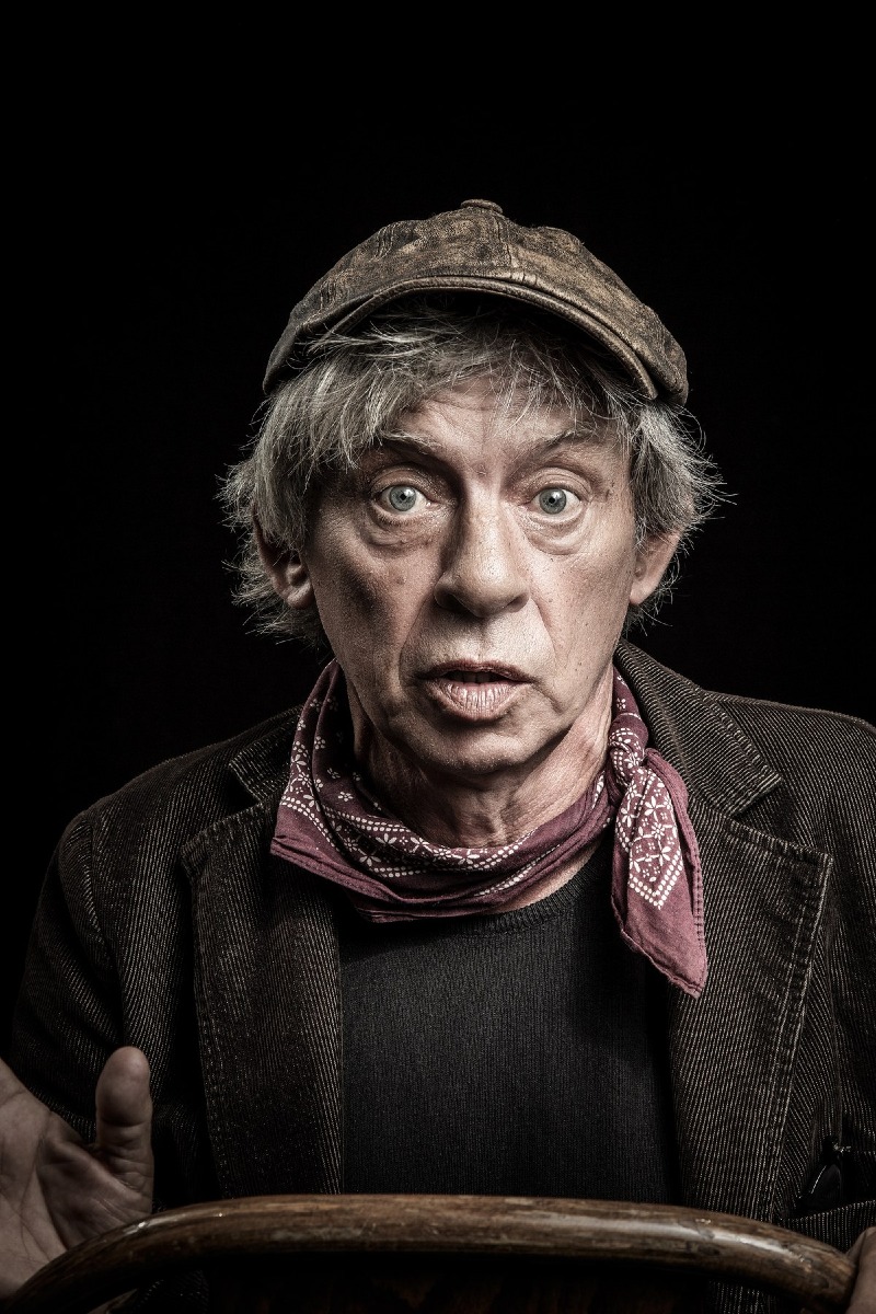 Paolo Rossi a Cordenons con “Onora i padri e paga la psicologa”
