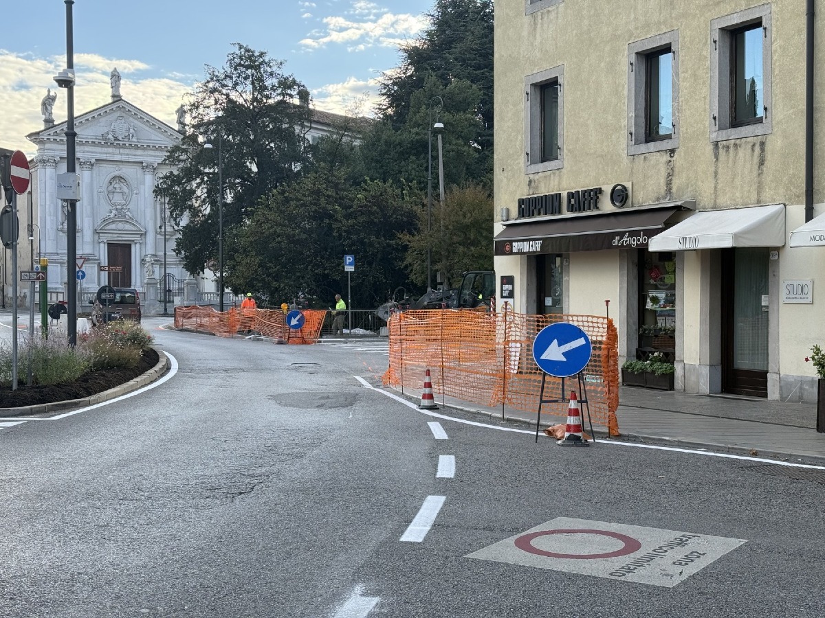 Udine, partiti i lavori sui marciapiedi di piazza Patriarcato